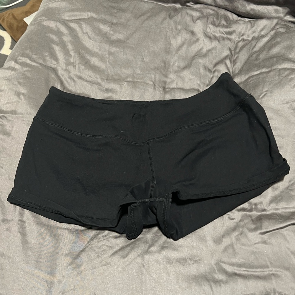 Like new, black born primitive shorts. size medium.